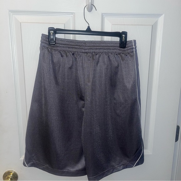 Nike Charcoal Performance Shorts/1102 - Picture 3 of 3